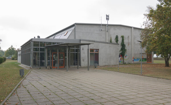 Sporthalle Br&uuml;der-Grimm-Schule Au&szlig;enansicht_2020