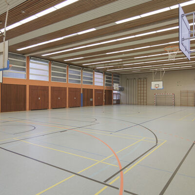 Turnhalle B Herderschule Innenansicht diagonale &Uuml;bersicht_2020