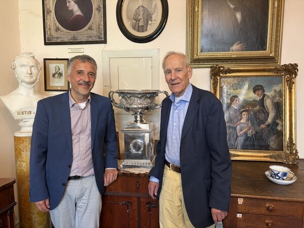 Prof. Dr. Gerd Hamscher und Thomas Carri&egrave;re (Ururur-Enkel von Justus Liebig) im Liebig-Museum