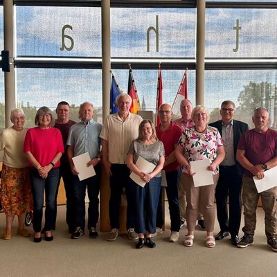 Aus dem Dienst verabschiedet wurden Annette Berndt, Waldemar Donat, Ralf Dieter Gr��er, Rainer J�rg, Ingo Leipold, Natalia Mandler, Joachim Mertsch, Regina Nitsch, Franz Opolony, Andreas Spee und Dieter.