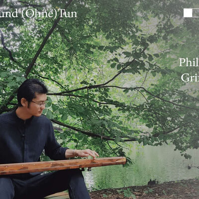 Plakat zum Vortrag Konzert und Gespr&auml;ch mit Yang Linchi &raquo;Philosophie der Griffbrettzither Guqin&laquo; innerhalb der Ausstellung "Atem, Sinn und (Ohne)Tun"