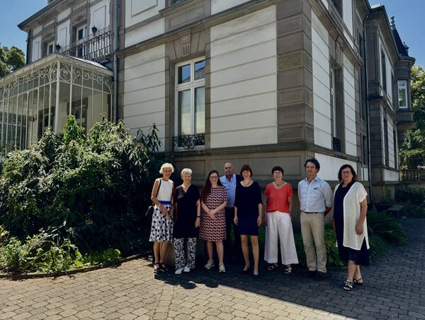 Sozialministerin Heike Hofmann �bergibt F�rderbescheid f�r barrierefreien Umbau der Villa Leutert in Gie�en