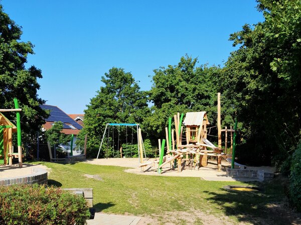 Neu gestalteter Spielplatz Achstattring