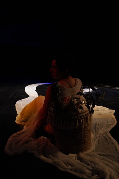 Fotografie zum Tanztheater "Alchemy of history" 