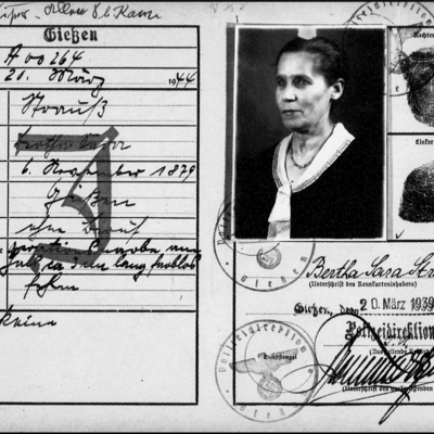Ausweis Bertha Strau�