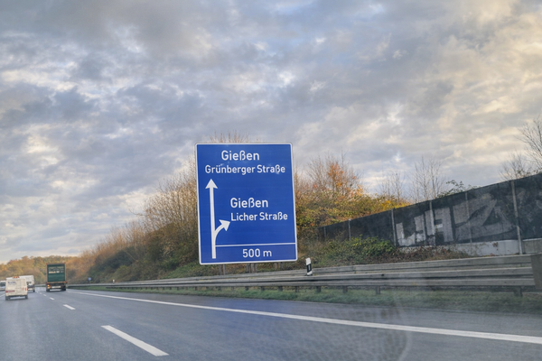 Autobahn A485 - Schild Ausfahrt Licher Stra�e