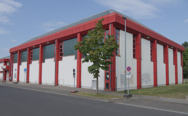 Turnhalle Rivers Barracks Au&szlig;enansicht 2020
