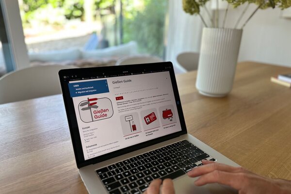 Laptop mit ge�ffneter Website Gie�en Guide