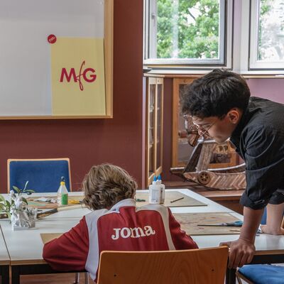 Kids Day Foto eines Kindes von hinten