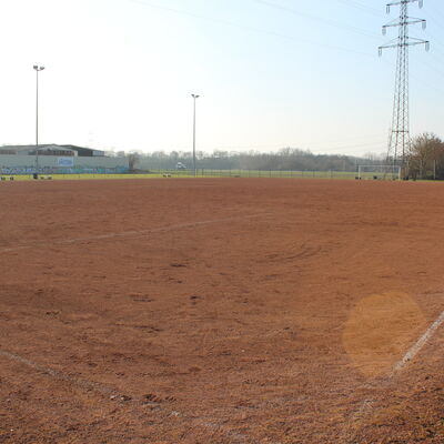 Sportplatz Lahnstra&szlig;e Tennenplatz