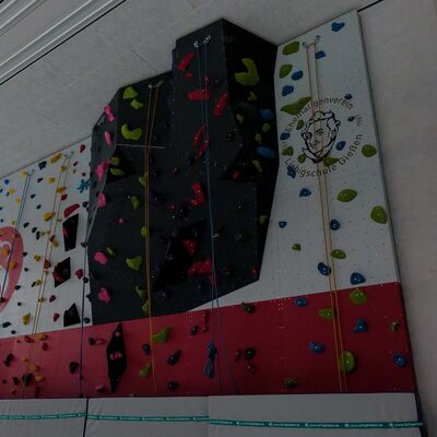 Sporthalle Liebigschule Kletterwand 2025