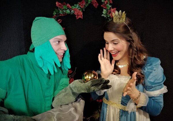 Szene ausTinko Kindertheater "Der Froschk�nig"