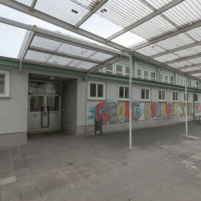Turnhalle Georg-B&uuml;chner-Schule - Eingangsbereich 2026