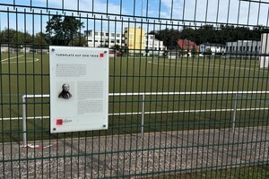 Sporthistorische Erinnerungstafel Turnplatz auf dem Trieb