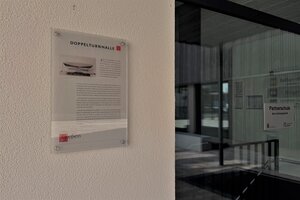 Sporthistorische Erinnerungstafel Doppelturnhalle
