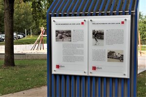 Sporthistorische Erinnerungstafel Schwimmb&auml;der und Rollschuhbahn