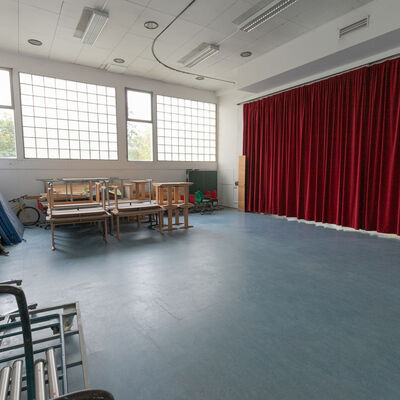 Turnhalle Ludwig-Uhland-Schule B&uuml;hne 2026