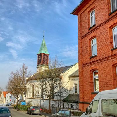 Kirche und Kindergarten in Kleinlinden