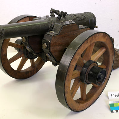 Kanonenrohr mit Lafette, Metall und Holz, 37 x 43 x 93 cm, 1659 (Lafette ist nicht original und wurde nachgebaut); Erwerbungsart: Schenkung
