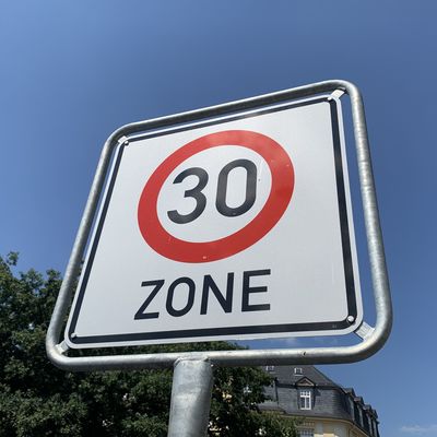Tempo 30 Verkehrsschild
