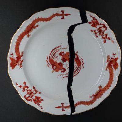 Der Teller vor der Restaurierung