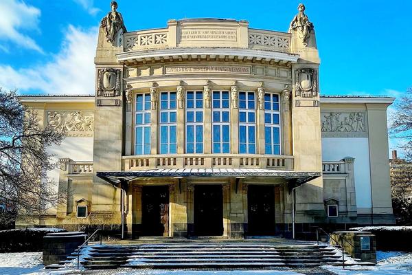 Stadttheater im Winter
