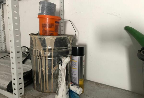 Beh&auml;lter mit Schadstoffabfall