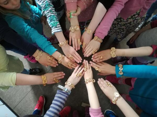 Kids Day - Kinder halten ihre Hnde zusammen