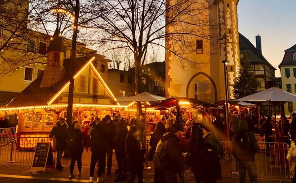 Weihnachtsmarkt am Kirchenplatz