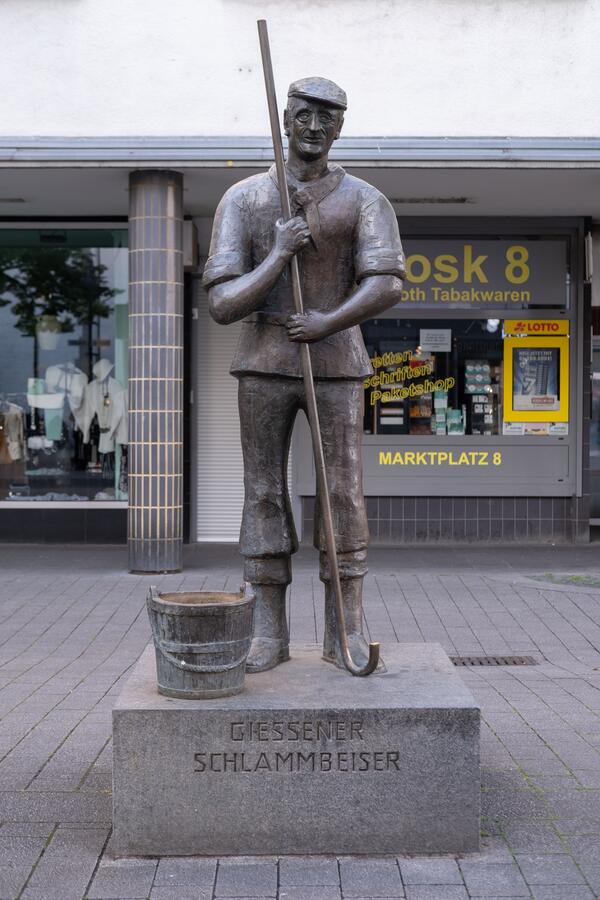 Schlammbeiser - Skulptur