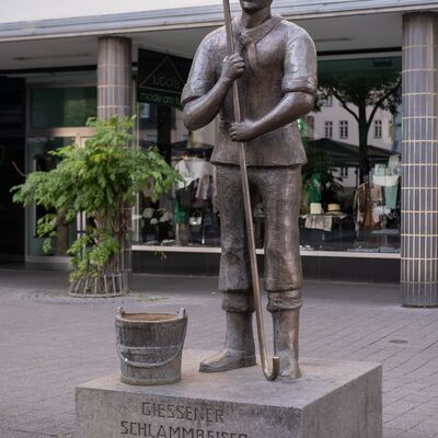 Schlammbeiser - Skulptur