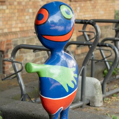 Buntes M&auml;nnchen - Skulptur