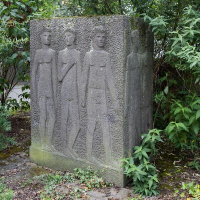 Steinblock mit Relief