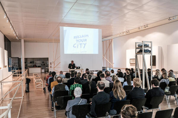 Teilnehmer bei der Auftaktveranstaltung Denk.Raum.Museum