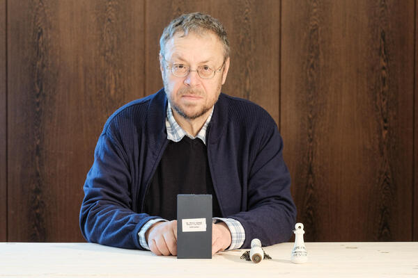 Dr. Werner Schmidt - Keramik-Griffe f�r Toiletten-Sp�lkastensystem Georg Appel H. Schaffstaedt