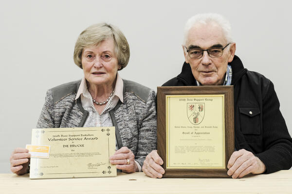 Fritz und Helga Ho�bach - Clubausweis und Dank-Urkunden