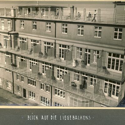 Sonnenbalkone der Heilstätte Seltersberg im Jahr 1930