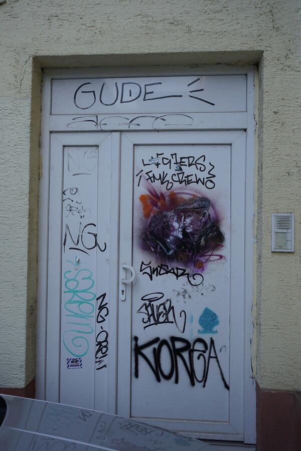 Street Art 11 - C216 Paar