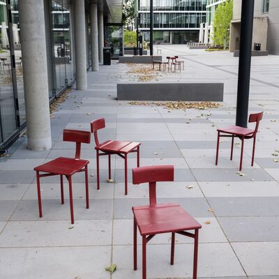 52 Rote St&uuml;hle