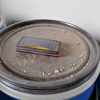 Ein aufgebl�hter Akku in einem Smartphone