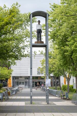 Gie&szlig;ener Kunstweg - Mann im Turm 