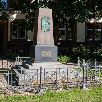 Denkmal Carl Heyer