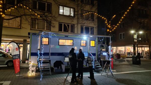 Mobile Wache auf dem Kirchenplatz
