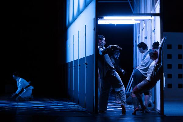 Spielszene aus Die andere Seite am Stadttheater