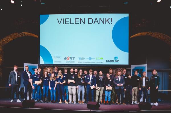 Gruppenfoto der Preisverleihung StartMiUp Capital Contest