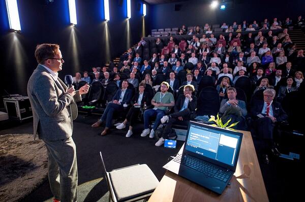 Jan-Hendrik Goldbeck, der gesch�ftsf�hrende Gesellschafter von GOLDBECK beim Innovationsforum Mittelhessen