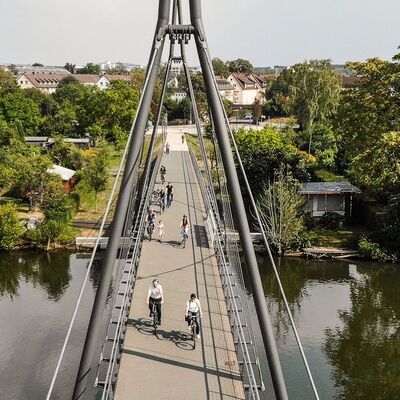 Radfahrer auf dem Christoph-R�bsamensteg �ber der Lahn