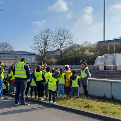 Kl�rwerksf�hrung f�r eine Klasse der Helmut-von-Bracken-Schule im M�rz 2024.