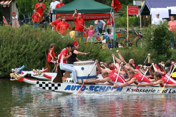 Drachenbootrennen auf der Lahn beim Stadtfest