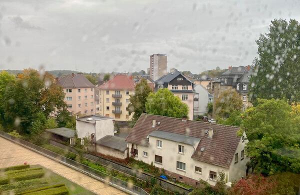 Blick auf H�user in Gie�en bei Regenwetter
